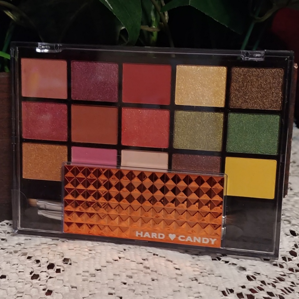 New Hard Candy Look Pro Eyeshadow Palette